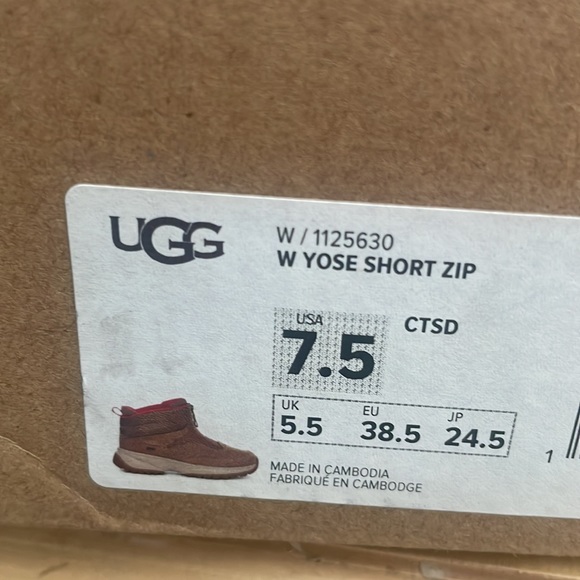 Ugg Women’s Yose Short Zip Boot - Picture 6 of 6